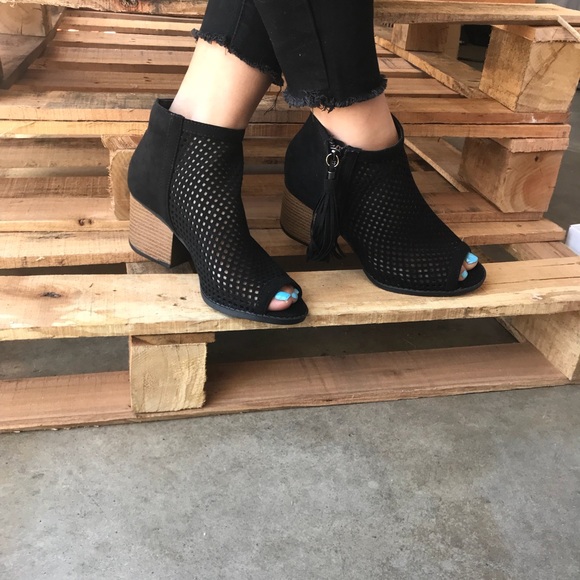 Shoes - ❗️Restock ❗️Black suede mesh tassell bootie